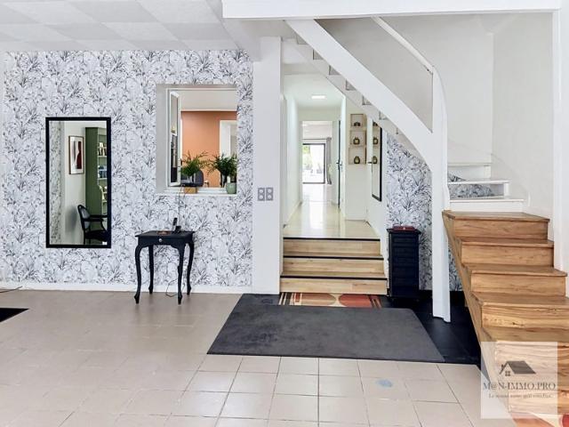 Maison familiale de 220 m² entièrement rénovée ? Volumes e