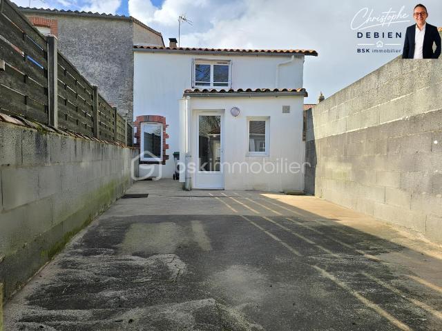 MAISON RÉNOVÉE – 2 CHAMBRES CALME – COUR – POÊLE À BOIS LA BRUFFIÈRE