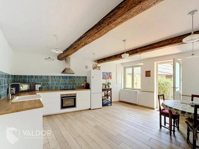 Maison rénovée 3 chambres à Montmerle sur Saône