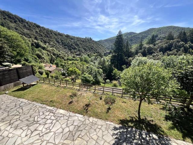 Maison rénovée vue dégagée 3 657m² avec source