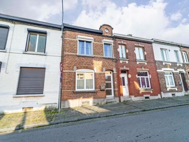 Maison rénovée avec beau jardin au calme