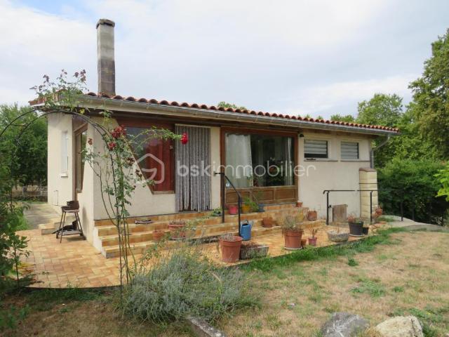 Maison rénovée avec dépendance sur le chemin de Saint Jacques de Compostelle