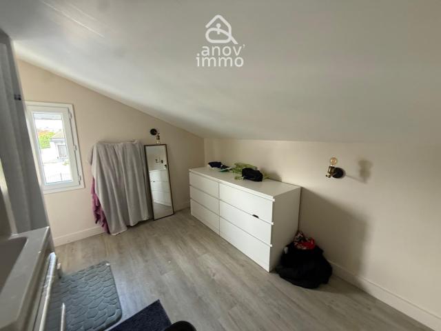 Maison rénovée avec garage et jardin clos