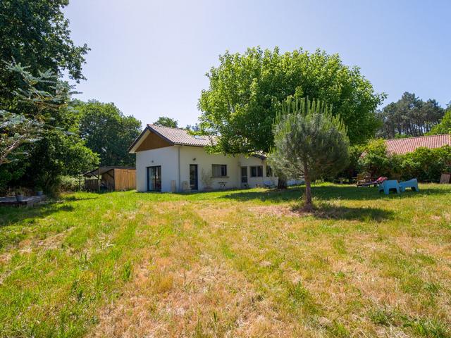 Maison rénovée avec grand terrain ! Un véritable coup de coeur