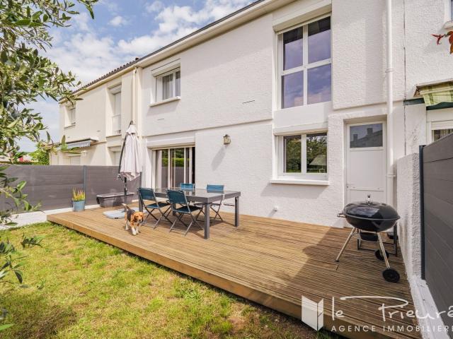 A 5 min de la place du Vigan. Maison rénovée avec jardin, te. 98m² Albi