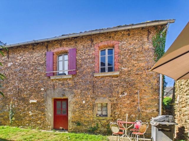Maison rénovée avec jardin et dépendance 5 chambres possible. 247m² La Salvetat Peyralès