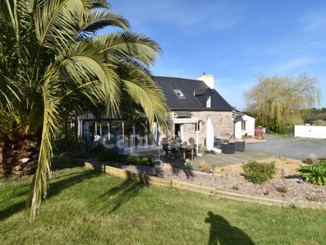 Maison rénovée avec jardin et studio