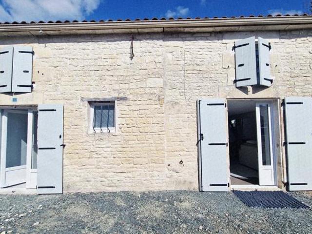 Maison rénovée avec le charme de la pierre