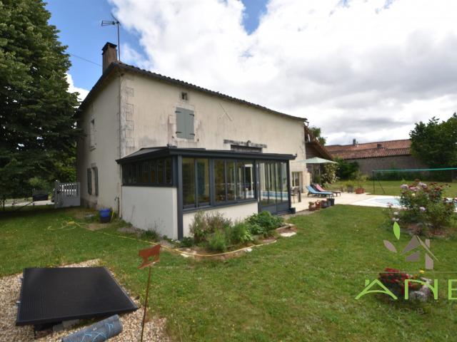 Maison Rénovée avec Piscine 138m² Rouzède