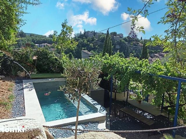 Maison rénovée avec piscine