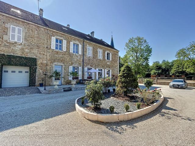 Maison rénovée avec piscine à Beaufort !
