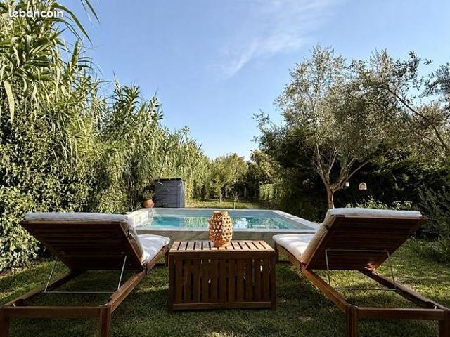 Maison rénovée avec piscine environnement calme et familial