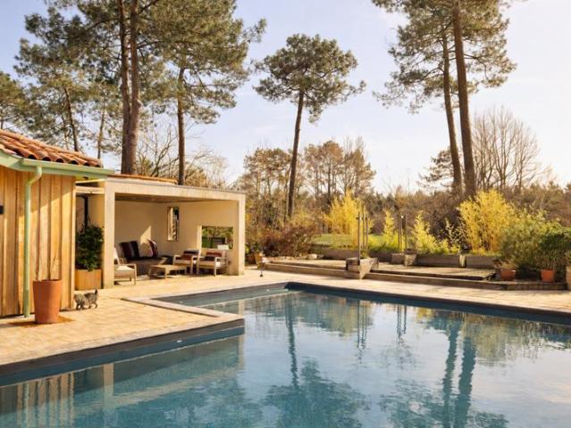 Maison rénovée avec piscine, vue Golf et forêt Gujan Mestr