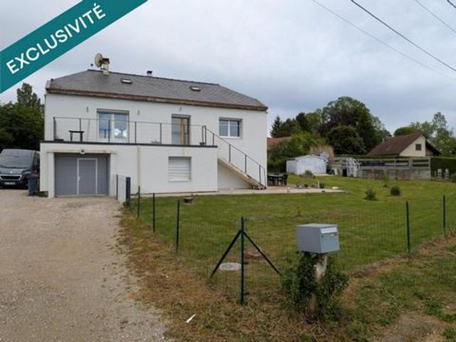 maison rénovée avec terrain clos à ARC ET SENANS