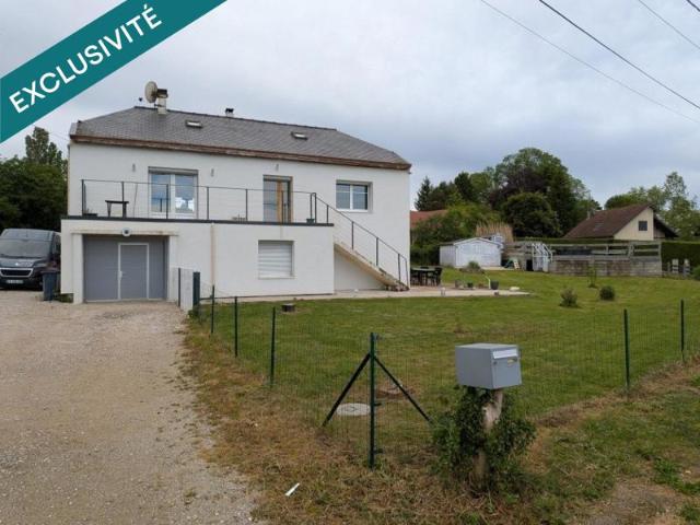 Maison rénovée avec terrain clos à arc et senans