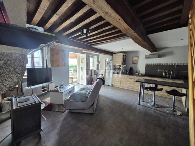 Maison rénovée avec terrasse et vue sur les collines – Lormes, Morvan