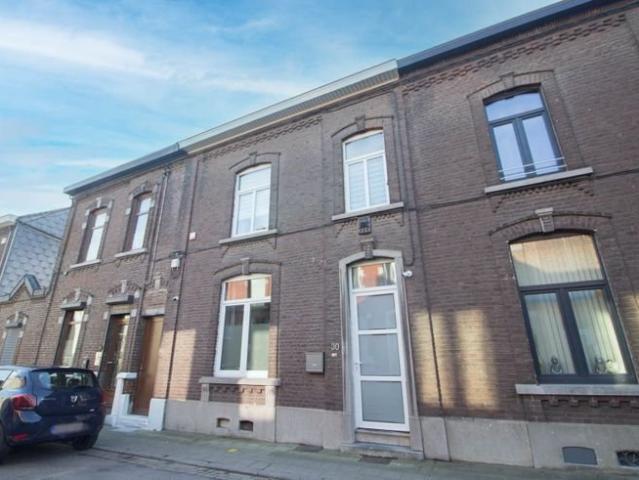 Maison rénovée comprenant 4 chambres, 2 salles de bain et