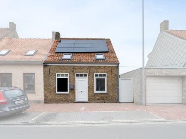 Maison rénovée de 4 chambres à vendre à Adinkerke!