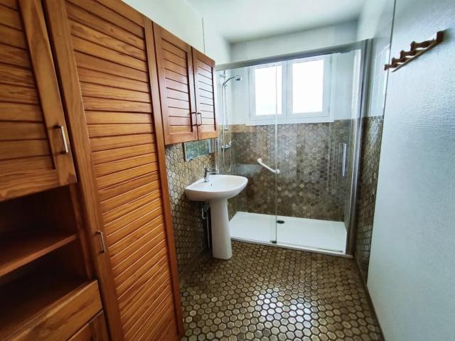 Maison rénovée de 80 m2 à louer | Un bel espace de vie à Châtellerault