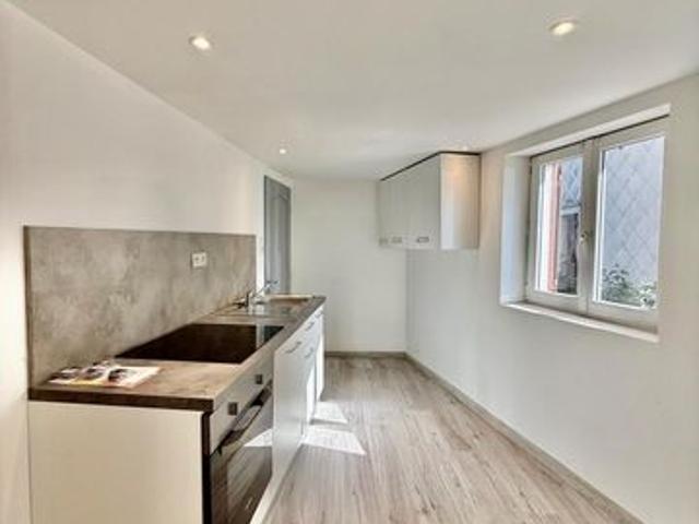 Maison rénovée de 97 m² • 3 chambres • Grande pièce de vie • Cour privative • Combles aménageables • En plein centre de Vagney