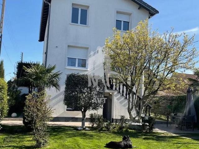 Maison rénovée de 174 m² avec jardin au Blanc Mesnil