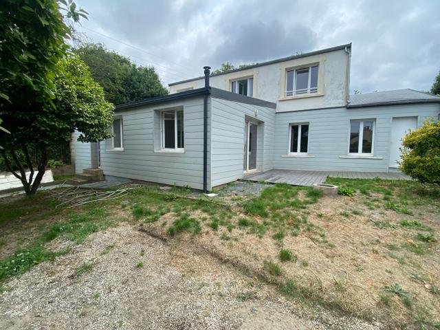 MAISON RENOVEE DE TYPE F5 A LOUER SUR CHERBOURG PROCHE DE L'HYPER CENTRE AVEC JARDIN