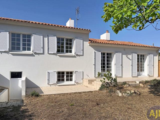 Maison rénovée des années 80 à VAIRE