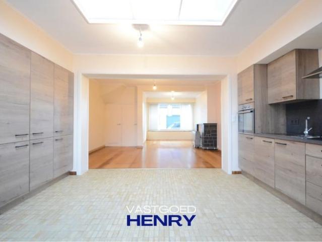 Maison rénovée en plein cœur d'Adinkerke avec garage!