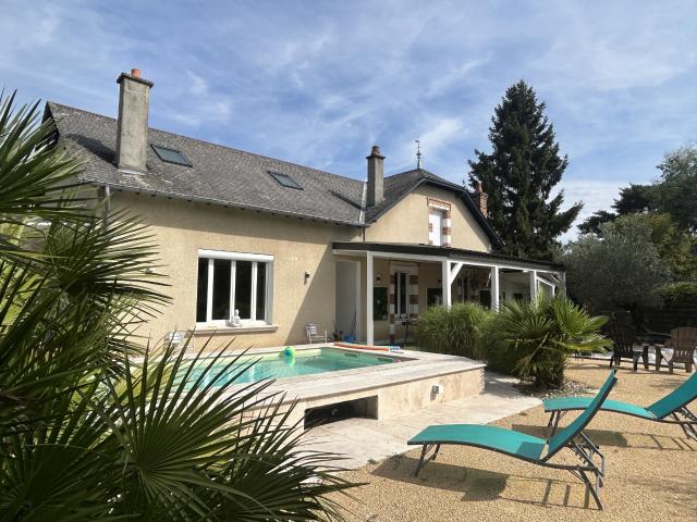 Maison rénovée, habitable de suite, garage, jardin clos avec piscine