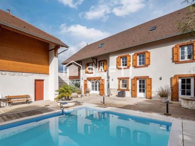 Maison rénovée haut de gamme avec piscine chauffée
