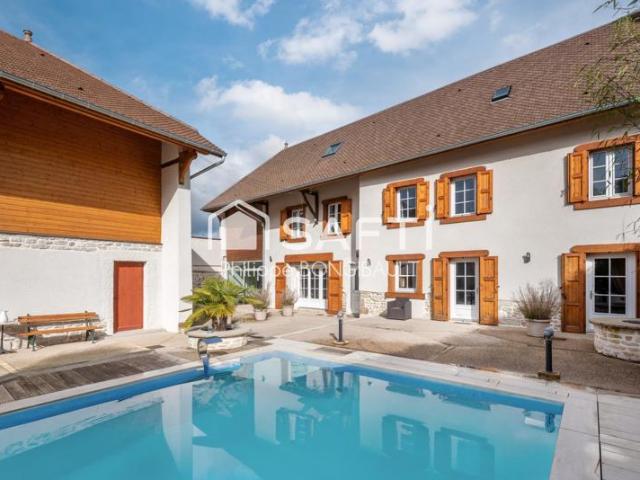 Maison rénovée haut de gamme avec piscine chauffée