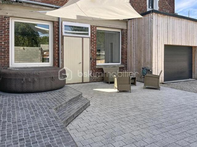 MAISON RENOVEE JARDIN ET DOUBLE GARAGE POTENTIEL