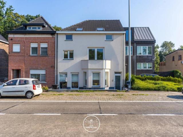 Maison rénovée spacieuse et bien située à vendre à Gand