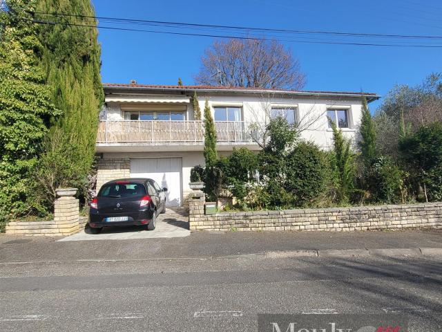 Maison Renovee Sur 2 Niveaux Des Annees 1970 Dans Quartier R. 130m² Cahors