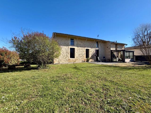 Maison restaurée en pierre, jardin, dépendance 152m² Pujols sur Ciron