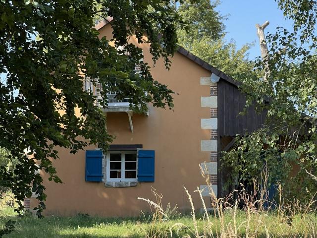 Maison restaurée, vue dégagée, grange et terrain non clos 100m² Aubigny sur Nère