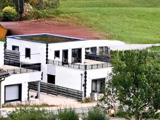 MAISON RT2012 avec garage, terrasse et terrain de 485 m²
