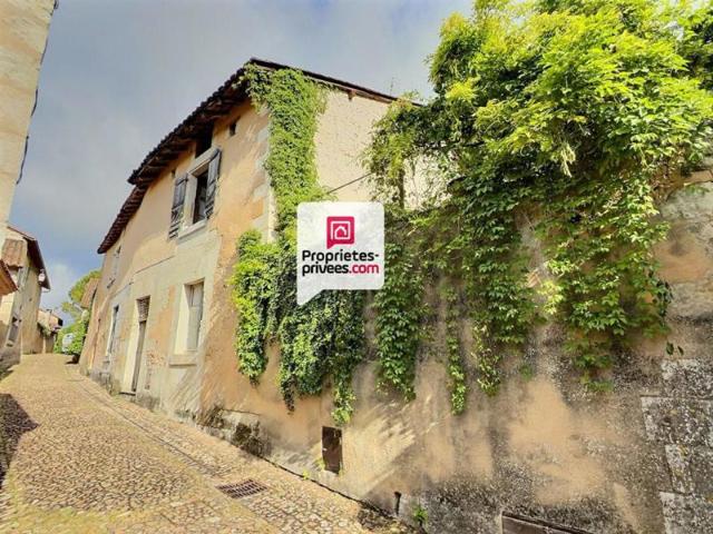 Maison T2/3 d'env. 98m² à réhabiliter en plein coeur du bourg de SAINT AQUILIN 24110