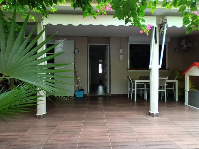 MAISON T3 87m2 JUMELLÉE et MEUBLÉE Belcourt 97122 BAIE