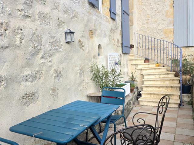 MAISON T3 AVEC TERRASSE 100M2 AU COEUR D'UN CHARMAND VILLA
