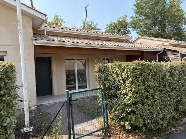 Maison T3 avec jardin privatif à vendre ETAULIERS Libre de tout occupant !