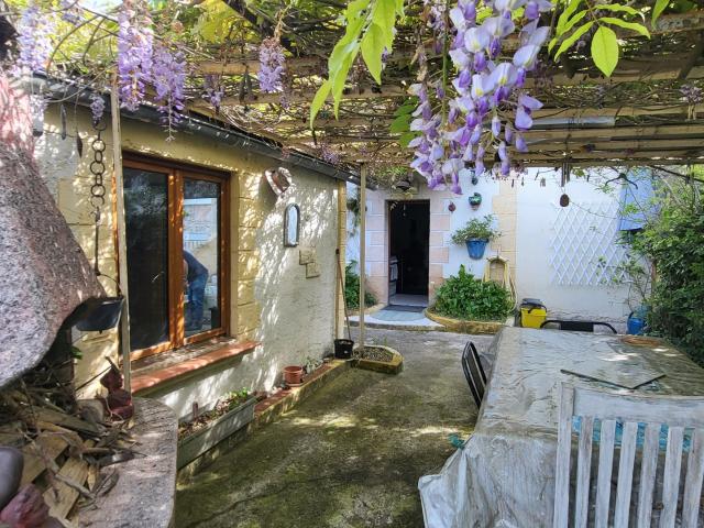 Maison T3 + dépendance, annexes et piscine