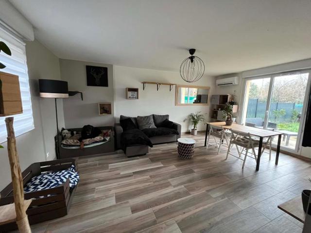 Maison T3 duplex rénové avec jardin + double place de parking