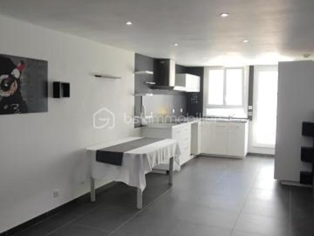 Maison T3 mezzanine 74 m2 tout à pied sans travaux