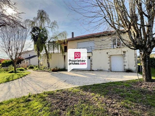 Maison T4 /5 d'env. 136 m² avec 3/4 ch. et garage double proche centre ville de SAINT ASTIER 24100