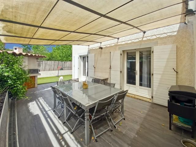 Maison T4 98m2, jardin, terrasse, 3 chambres, parkings, 10 minutes d'aix en provence. Quartier calme et recherché au pied de la Sainte Victoire. Bouches du Rhône