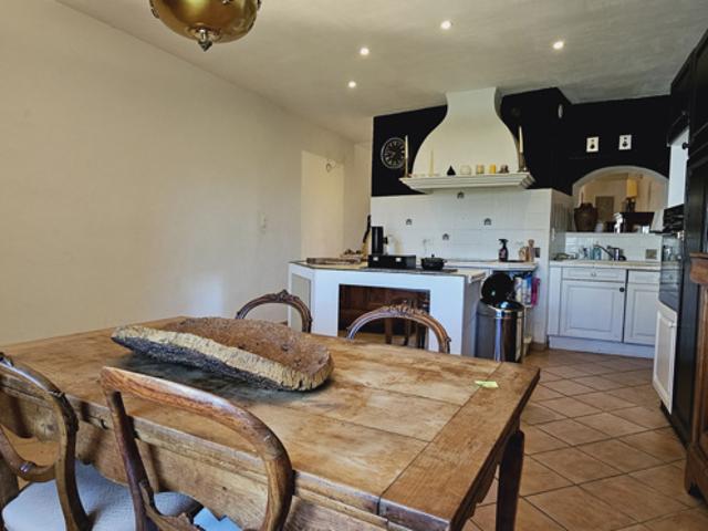 MAISON T4 CENTRE DU VILLAGE DE LA CADIERE