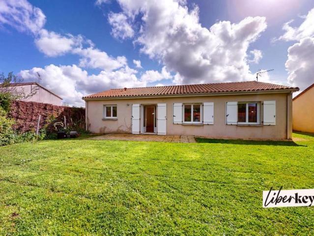 EXCLUSIVITÉ – MAISON AVEC JARDIN PRIVATIF À NOUAILLÉ MAUPERTUIS