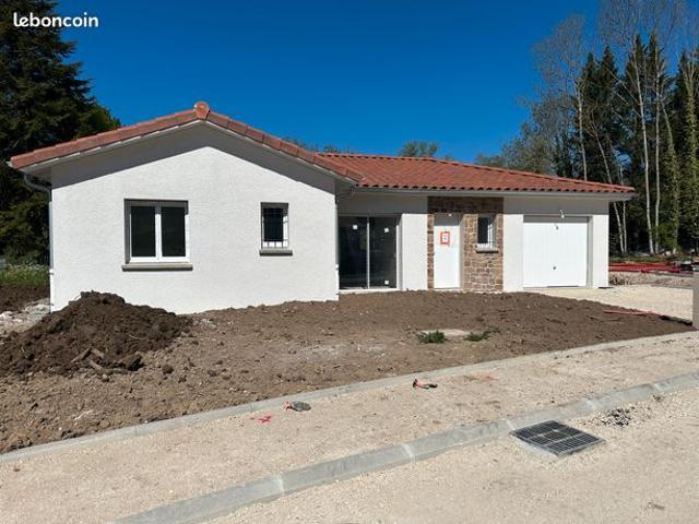 MAISON T4 avec terrasse, garage et terrain de 524 m2