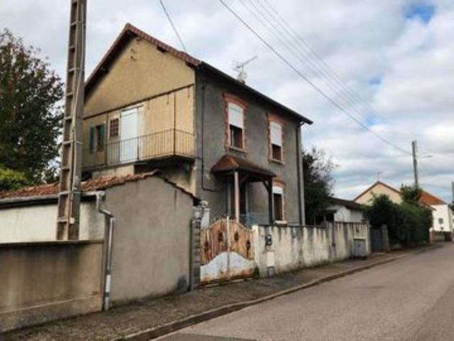Maison T4 avec dépendance habitable de 37: idéal pour télétravail, location ou logement d’appoint